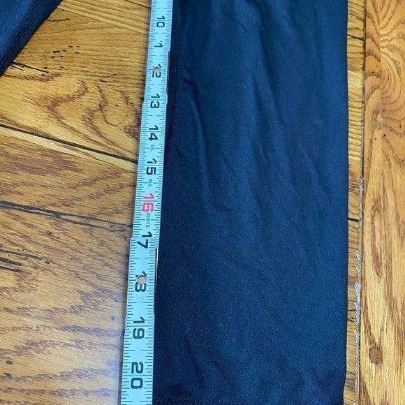 velocity High Rise LengthLeggings in Black Medium - Picture 4 of 9